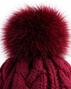 Gorro de Punto Personalizado para Invierno, Color Rojo Vino, con Pompón, Tejido Grueso, Mezcla de Lana Acrílica Cálida, Fabricante Personalizado, Unisex - Product Image 4