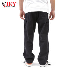 Pantalones Cargo Color negro Nueva llegada Tela de algodón con múltiples bolsillos Al Aire Libre Los hombres usan pantalones Cargo POR VIKY INDUSTRIES - Product Image 4