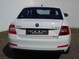 Octavia 2020 d'occasion, conduite à gauche, moteur 8L Turbo, boîte automatique, traction avant, intérieur foncé, essence, berline Aspire, toit ouvrant - Product Image 5