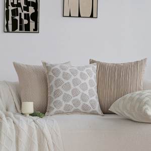 Tranquil Touches - Cojín Decorativo Cuadrado Geométrico de Lujo de 18 x 18 Pulgadas con Relleno de Tela Suave para Sofás, para Navidad - Product Image 4