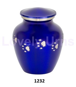 โกศใส่ศพสัตว์เลี้ยงทำจากทองเหลืองพิมพ์ลายอุ้งเท้าสีเงินสลักสีน้ำเงิน - Product Image 1