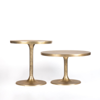 Table d'appoint de luxe en métal de haute qualité Table ronde pliée à la main en fonte d'aluminium pour meubles de salon et de chambre à coucher
