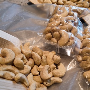Africa Origin Cashew Kernels W450 Clean Processed Bulk Quantity Supply for High Volume Food Manufacturing - Product Image 1
