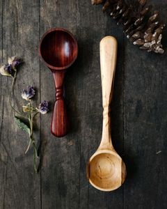 Cuchara de café artesanal de madera duradera que ofrece medidas consistentes, el compañero perfecto para baristas y cocinas domésticas. - Product Image 3