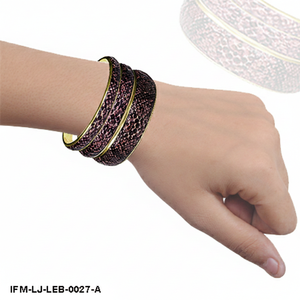 กำไลข้อมือทองเหลืองและหนังทำมือ ชุดสามชิ้น ดีไซน์หรูหรา ลายหนังงู ของขวัญเครื่องประดับที่ไม่เหมือนใครสำหรับวันครบรอบหรือวันเกิดสำหรับเธอ - Product Image 4