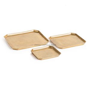 Bandeja de servicio rectangular blanca rústica con ribete negro y asas resistentes, ideal para organizar artículos y agregar encanto vintage - Product Image 4