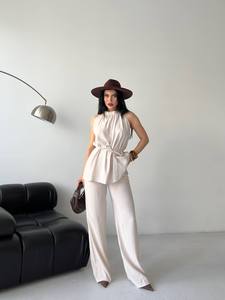 Ensemble pantalon deux pièces personnalisable pour femme, col halter sans manches, fabriqué en Turquie - Product Image 3