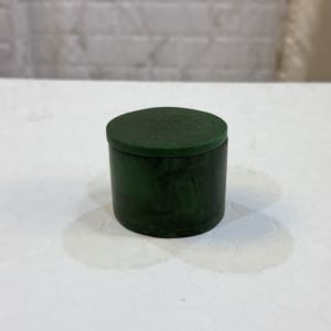 Frascos de resina coloridos para velas, disponibles en diferentes tamaños y diseños, con tapa, ideales para usar mientras se salen de citas para atraer la atención. - Product Image 5