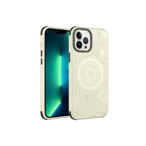 Funda de Silicona con Patrón Dorado de Lujo Netzy para iPhone 13 Pro, Compatible con Carga Inalámbrica, Funda Protectora para Teléfono Móvil - Product Image 1