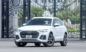 SUV Q5 Sportback d'occasion 2016-2026, plusieurs couleurs, tous modèles, calandre hexagonale, phares LED, jantes en alliage, design premium, à vendre - Product Image 3