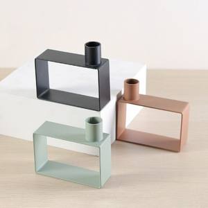Support de bougie cube en métal noir mat de luxe moderne, support géométrique carré minimaliste pour décoration intérieure et centre de table de mariage - Product Image 3