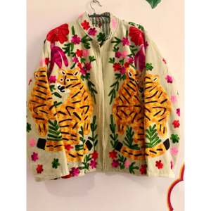 Vestes Sujani brodées à la main avec un motif de tigre, col mandarin, en coton léger, manches longues, style bohème, manteau pour femmes, motif animal - Product Image 1