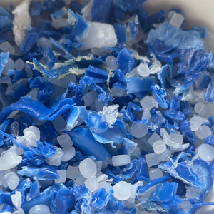 Vente en gros de fûts HDPE Regrind/flocons de fûts bleus HDPE/matières premières plastiques de fûts HDPE - Product Image 1