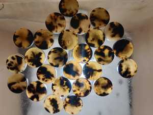 Ébauches de boutons en corne de vache/buffle fabriquées à la main couleur naturelle de haute qualité écologique pour l'industrie du vêtement par FWE - Product Image 2
