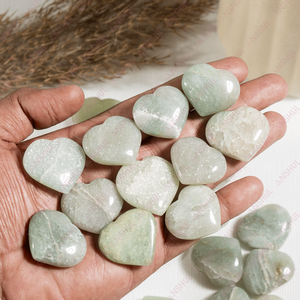 Cœurs plats en cristal d'aventurine verte polie, écologiques, en gros, pour la décoration intérieure et la méditation - Product Image 2