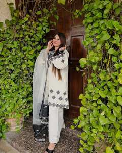 Vêtements de fête beaux en haut et en bas avec broderie au fil - Product Image 5