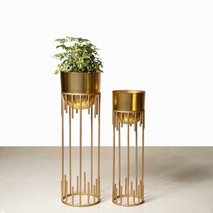 Les jardinières en métal à la mode élèvent votre espace avec des conceptions à la mode planteurs suspendus pour le salon de balcon - Product Image 1
