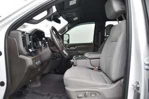Silverado 2500HD LT Crew Cab 4WD 2024 d'occasion, conduite à gauche, intérieur foncé, sièges en cuir, régulateur de vitesse ACC, pneus R19 - Product Image 4
