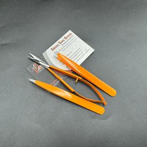 Ciseaux à ressort pour cils à sourcils pointus inclinés de couleur orange - Product Image 1