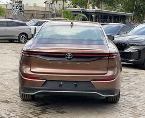 TO-YO-TAA CROWN HYBRID 2023 PROPRE ET NEUF - Product Image 3