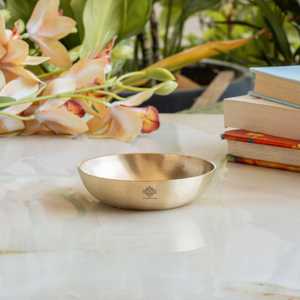 Assiette à fruits et à riz en laiton pur, élégante, de style chinois traditionnel, finition mate, gaufrée, pour usage domestique et hôtelier, personnalisable - Product Image 1