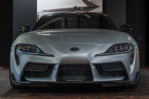 Supra 3.0 Premium 2024, Volant à Gauche, Intérieur en Cuir Foncé, Barre de Toit en Alliage d'Aluminium, SUV - Product Image 2