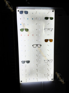Lunettes de soleil haut de gamme personnalisées, présentoir mural pour meuble d'affichage de magasin optique - Product Image 3