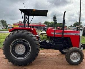 รถแทรกเตอร์ฟาร์มมือสอง Massey Ferguson รุ่น MF 290/MF 385/MF 390 ขับเคลื่อน 2 ล้อ 90 แรงม้า เครื่องยนต์ดีเซล พร้อมปั๊ม สำหรับงานเกษตร ราคาประหยัด - Product Image 2
