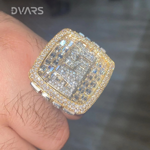 Bague de fiançailles en argent sterling avec moissanite hip-hop pour homme Champion avec nom personnalisé et personnalisation de lettres glacées - Product Image 1