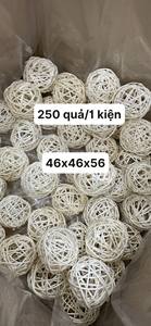 Boule décorative en rotin naturel faite à la main au Vietnam Ornement écologique parfait pour la maison Cadeau et affichage 2025 - Product Image 3