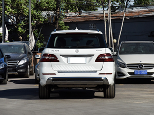 SUV de lujo usado en excelentes condiciones de 2024 combina un rendimiento potente, un diseño elegante y tecnología avanzada. - Product Image 2