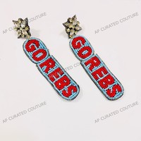 Venta al por mayor de joyería deportiva personalizable AP CURATED COUTURE, pendientes colgantes con letras y nombres personalizados, con pedrería y cuentas de cristal, a la moda.