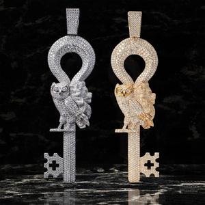Collier à pendentif en diamant de luxe élégant de la meilleure qualité pour les femmes dans un design moderne et élégant - Product Image 1