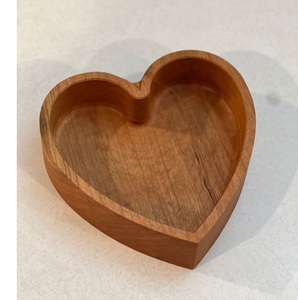 Cuenco de madera natural en forma de corazón para chocolate y dulces de Ramadán - Product Image 2