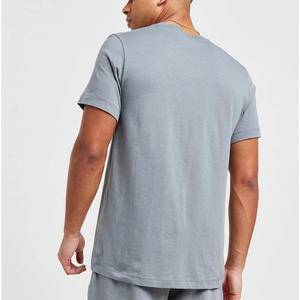 เสื้อยืดคอกลมแขนสั้นผ้าโพลีเอสเตอร์/คอตตอน น้ำหนัก 200 กรัม สำหรับผู้ชาย สกรีนโลโก้ได้ตามสั่ง ทรงปกติ แห้งเร็ว ระบายอากาศดี ขายส่ง - Product Image 2