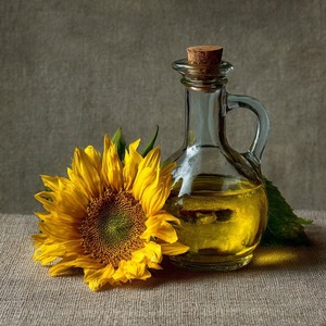 Pure Sunflower Oil Healthy Edible Cooking Oil <b>Light</b> Texture High Smoke <b>Point</b> Bulk Supply for Frying Baking and Food Processing - Product Image 1