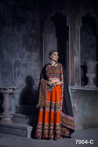 Ropa india y pakistaní Navaratri Lehenga Choli para festivales y fiestas disponible a precio de exportación - Product Image 5