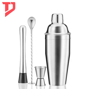 Venta al por mayor profesional 700ml coctelera de acero inoxidable <span class=keywords><strong>Set</strong></span> 4PCs <span class=keywords><strong>Bar</strong></span> herramientas de viaje Venta caliente Material de metal - Product Image 3