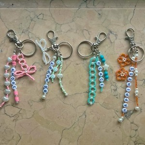 Kit de fabrication de porte-clés perlés DIY - Artisanat <span class=keywords><strong>fait</strong></span> main pour soirées entre filles, ensemble de loisirs créatifs pour porte-clés esthétiques, <span class=keywords><strong>idée</strong></span> de rendez-vous personnalisée à la <span class=keywords><strong>maison</strong></span> - Product Image 4