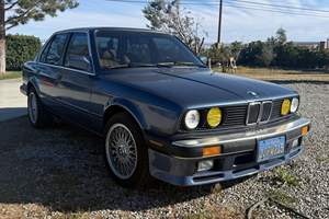 BMW 325e Sedán de 1986 Usado, Sin Reserva, Mayormente de Propietario en California, Azul Ártico Metalizado, Motor de 6 Cilindros y 2.7 Litros - Product Image 2