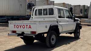 TOYOTA LC79 DC 2024 Usada, Camioneta 2022, Diésel 2.4, Automática, 4x4, Faros LED, Neumáticos R18, Aire Acondicionado, TPMS, Volante a la Izquierda, 5 Asientos, Techo Solar - Product Image 4