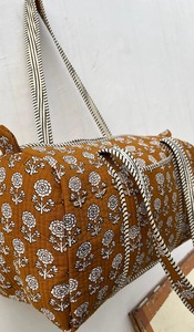 Sac de voyage week-end décontracté de luxe matelassé fait main, grande capacité, durable, imprimé floral en blocs, coton, fermeture éclair - Product Image 3
