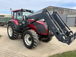 Tracteur agricole diesel Valtra 80 CV d'occasion/neuf, robuste, conçu pour une agriculture efficace et une utilisation sur le terrain durable - Product Image 3