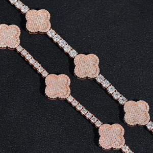 Anillo de Compromiso con Incrustaciones de Moissanita, Diseño de Trébol, Plata 925 - Product Image 4