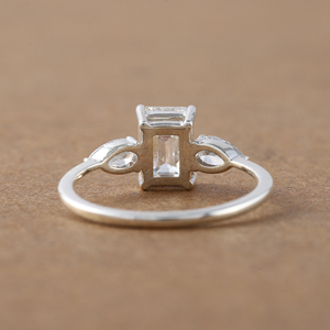 แหวนเพชรสามเม็ดสำหรับผู้หญิง IGI - Product Image 4