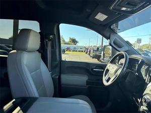 รถ GMC Sierra 2500 SLT ปี 2023 มือสอง เครื่องยนต์เทอร์โบ ขับเคลื่อนสี่ล้อ ภายในสีอ่อน หุ้มเบาะหนัง - Product Image 4