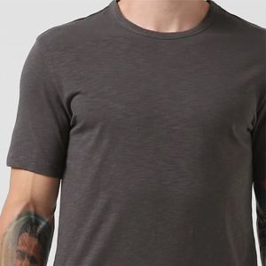 "Camiseta flameada Vintage para hombre: Ajuste clásico, tela de textura suave, aspecto elegante relajado" - Product Image 5