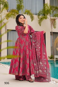 Ensemble pantalon Kurti Dupatta en coton de qualité supérieure imprimé au genou coupe régulière Bon marché Vente en gros Tailles XS 6XL Fonction Wear Maruti - Product Image 3