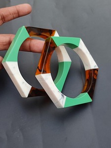 Bracelets et bracelets en résine Bracelets et manchettes tendances en résine personnalisés pour femmes et filles Forme ronde et au meilleur prix - Product Image 5