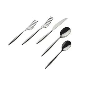 ชุดช้อนส้อมดีไซน์ทันสมัย รูปทรงสวยงาม ตกแต่งอย่างมีสไตล์ พร้อมดีไซน์หลากหลายขนาดและรูปทรง - Product Image 1